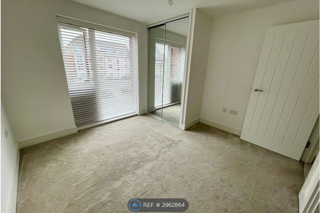 Flat  Lyon House, Anton Close Technology Drive, Rugby photo 4