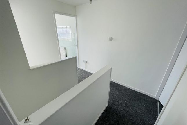 7, Fraser Close, Nuneaton photo 5