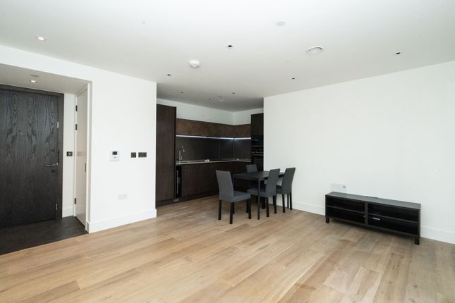 Flat 122, London photo 4