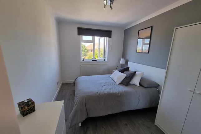 Room 5, 11a, Press Road, Uxbridge photo 2