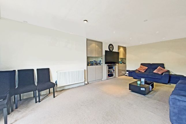 20 The Glen, Pinner, Middlesex photo 3