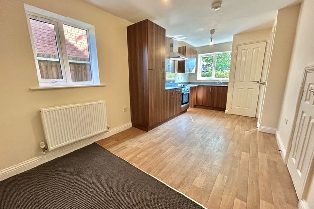 2, Highfield Close, MANSFIELD photo 3