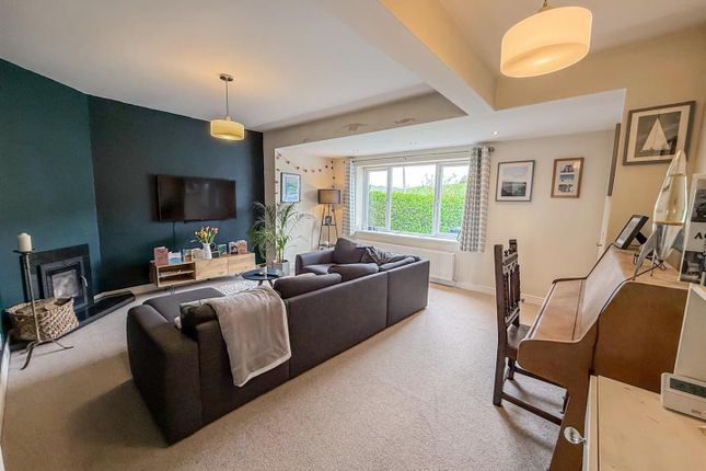 186, Brown Edge Road, Buxton photo 2