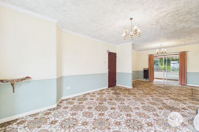 16 Pleckfarm Avenue, Blackburn photo 2