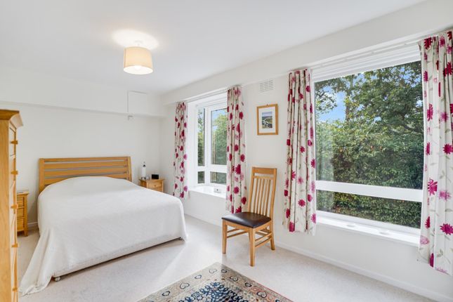 104, Great Brownings, London photo 3