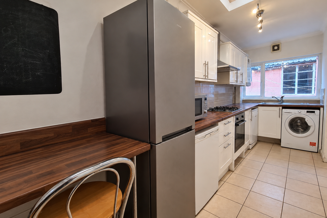 6-bed terraced on Rhymney Street, Cardiff, £3,180/mo