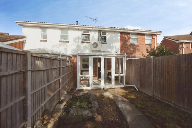 61, Cowslip Close, Hampshire photo 4