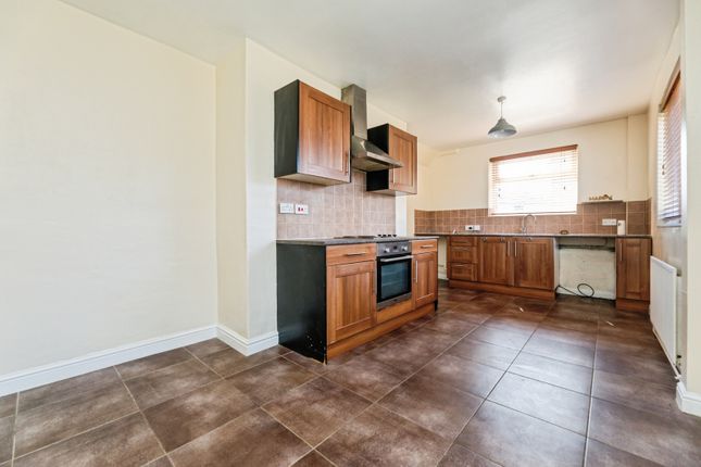 117, Broadwater, Rotherham photo 4