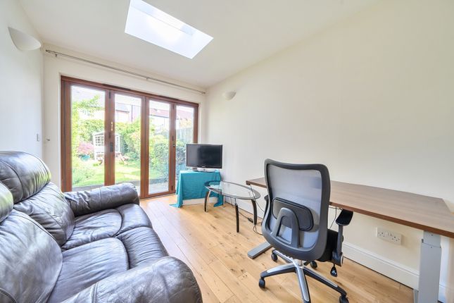 39, Angel Road, Harrow photo 4