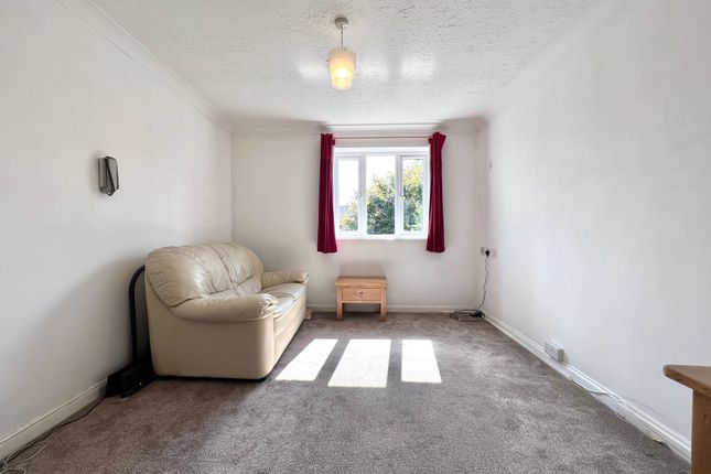 29 Coxwell Gardens, Faringdon photo 4