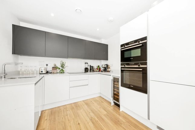 Flat for sale in Queens Road, Peckham, London