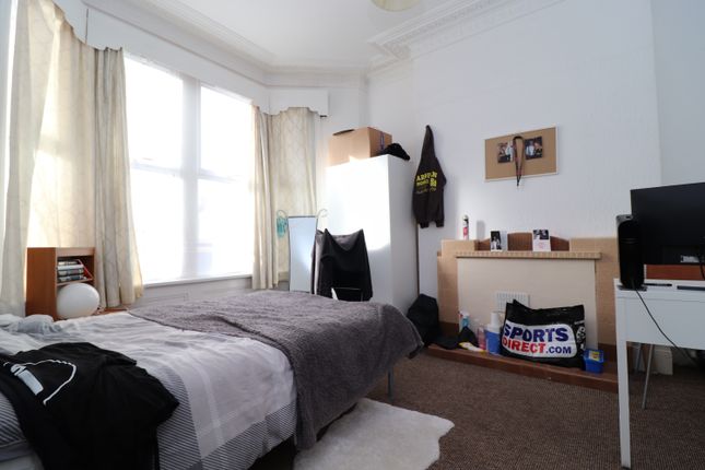 24, Colum Road, Cardiff photo 3