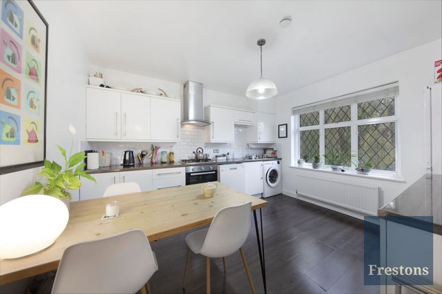 54a Hutton Grove, London photo 4
