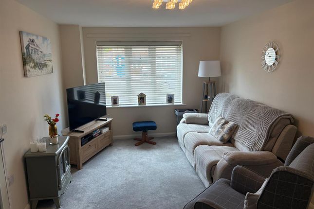 26 Clare Court, Clarence Road, Fleet photo 3