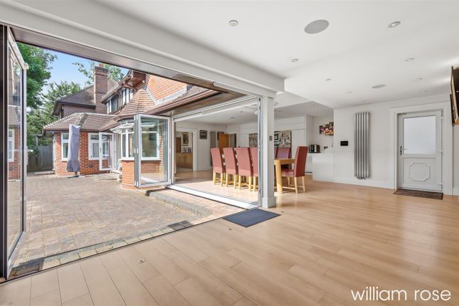 4, Mellish Gardens, Woodford Green photo 3