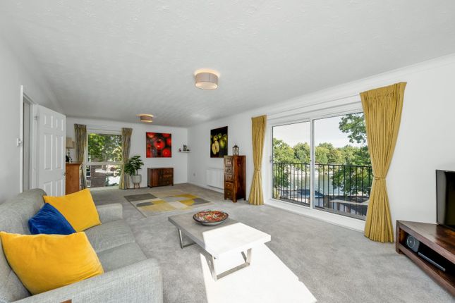 9, Hillrise, Surrey photo 2