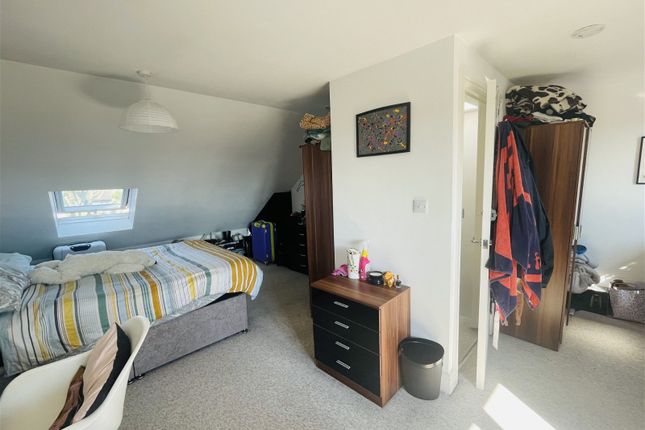 Terraced house to rent in Trevelyan Road, London