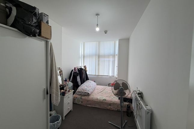 Flat 12, Leicester photo 2