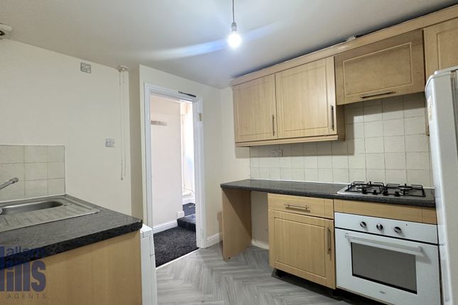 8a, Bellhouse Road, Sheffield photo 4
