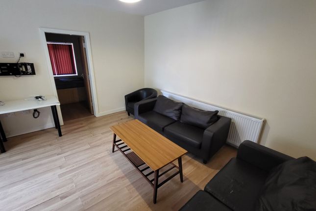 7 Lees Hall Crescent, Manchester photo 2