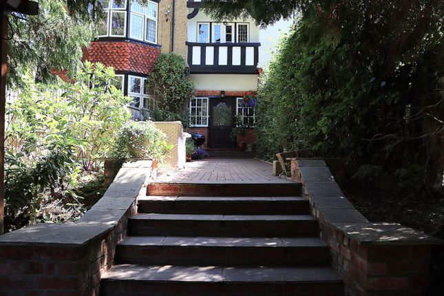 30, Salisbury Road, Farnborough photo 2