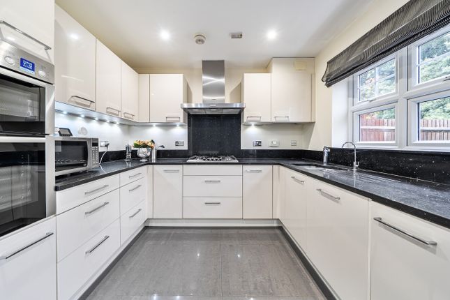 68 Colnhurst Road, Watford photo 2