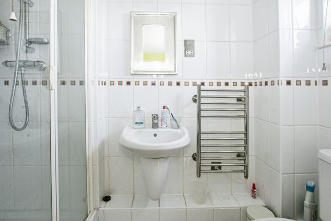 Flat for sale in Richmond Hill Drive, B'mouth Town Centre, Bournemouth, Dorset