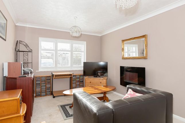 Flat 1 Amberley Court, 27, Freshbrook Road, Lancing photo 4
