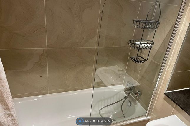 Flat, Norwich House Streatham High Road, London photo 3