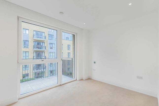 Flat to rent in Broom Road, Teddington