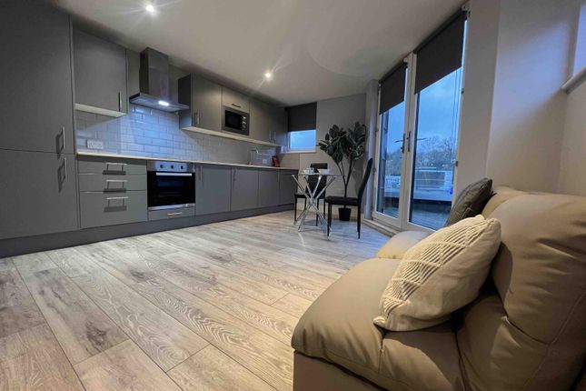 Flat 5, Avenir Heights, Coulsdon photo 2