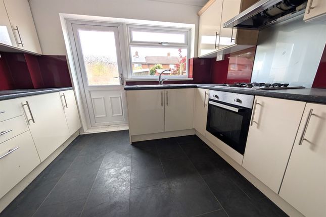 4 Thorness Close, Southampton photo 3