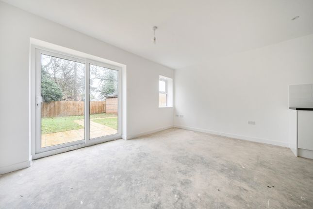 Flat 2 St. Christophers Square, St. Crispin Drive, Northampton photo 4