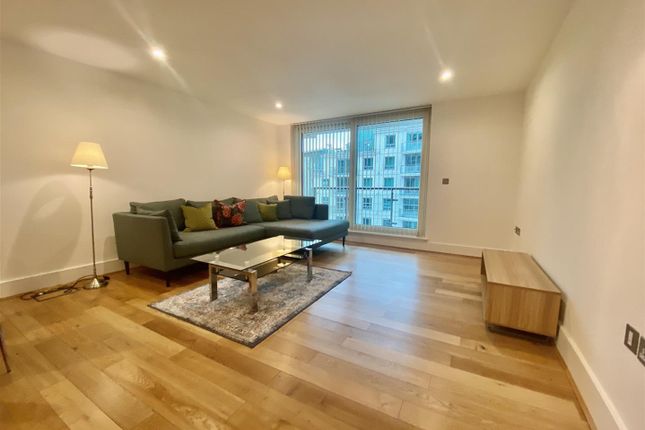 848, KESTREL HOUSE, ST GEORGE WHARF, London photo 3