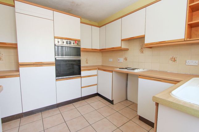 275, Dovecote, Yate photo 2