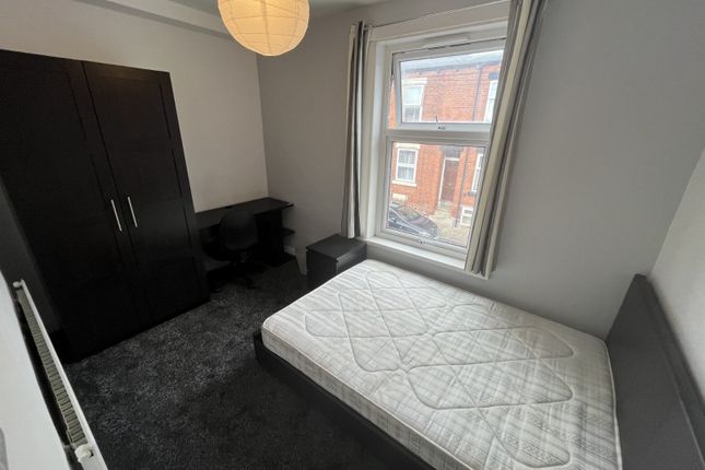 Burley Lodge Terrace, Leeds photo 5