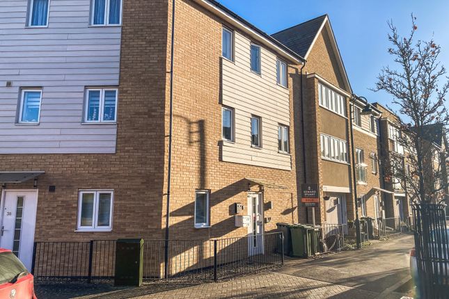 Thumbnail Flat to rent in Harn Road, Hampton Centre