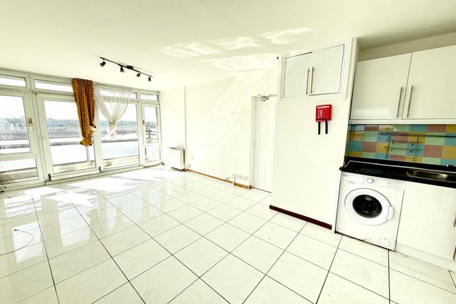 Flat 61, London photo 2