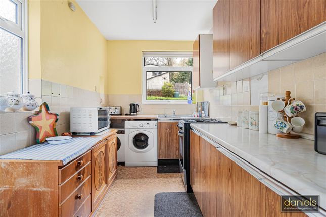 526, Whitton Avenue West, Greenford photo 3