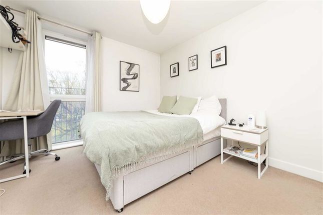 Flat for sale in Durant Street, London