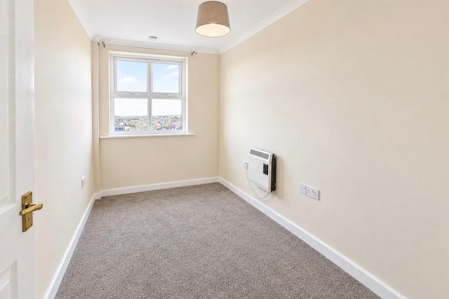 40 Stoke Road, Gosport photo 5