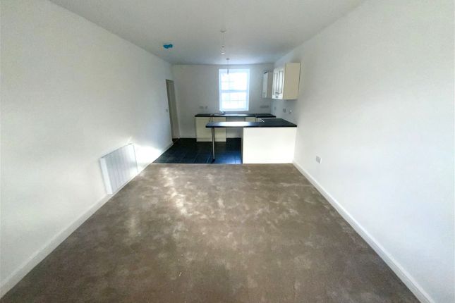 Flat to rent in Main Road, Ffynnongroyw, Holywell