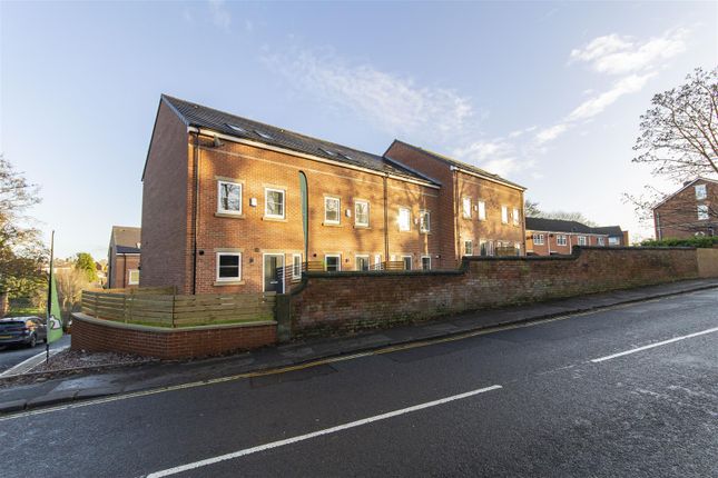 Town house for sale in Leith Grove, Chesterfield