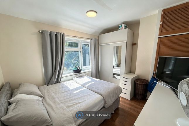 Overbury Crescent, New Addington, Croydon photo 5