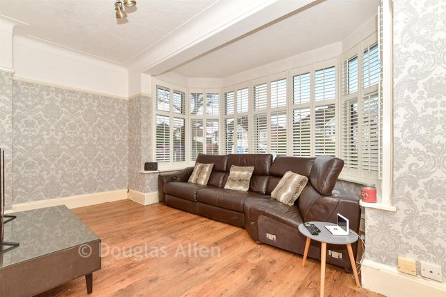 16, Westmoreland Avenue, Hornchurch photo 3