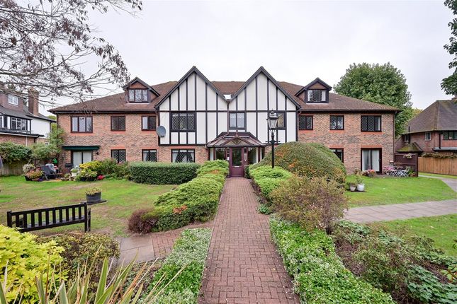 1-bed flat on Monks Walk, Reigate, £150,000