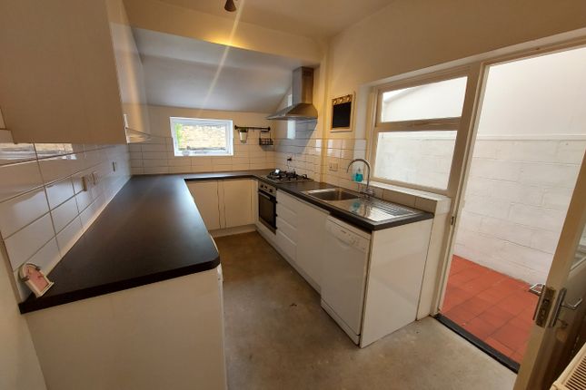 Shared accommodation to rent in Souldern Street, Watford, Hertfordshire