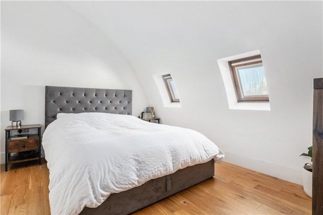 Flat for sale in Corben Mews, London