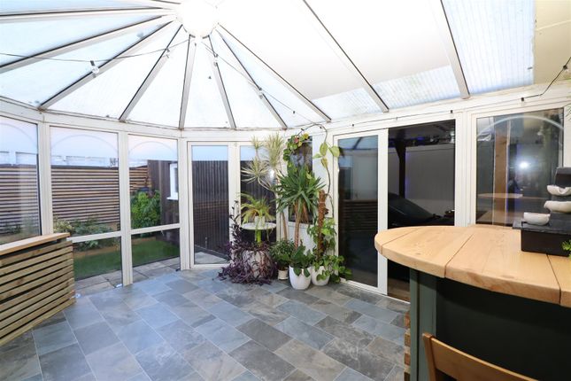 48, Eelbrook Avenue, Bradwell Common photo 4