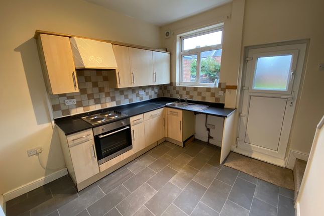 39, Chesterfield photo 3